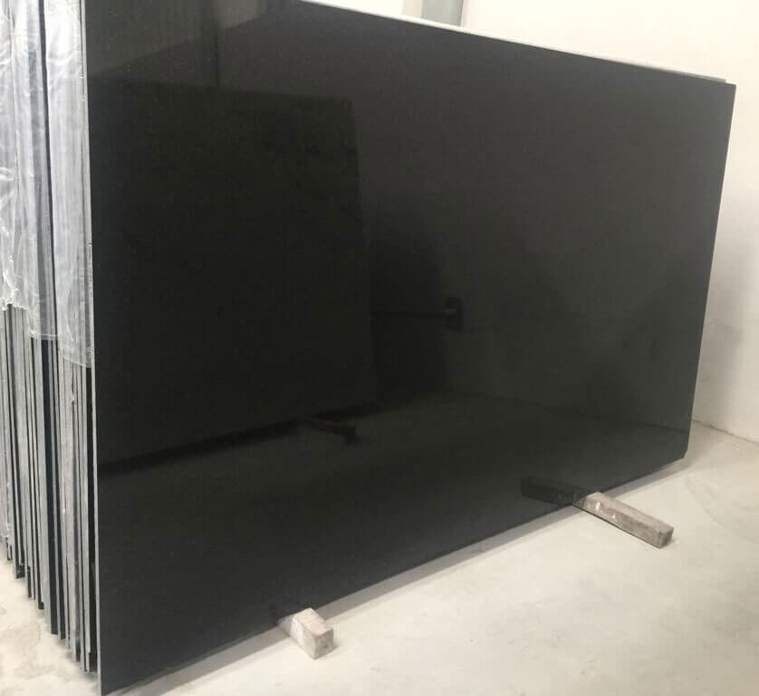 Naturstein, schwarz, Granit, Nero Assoluto, Rohtafel