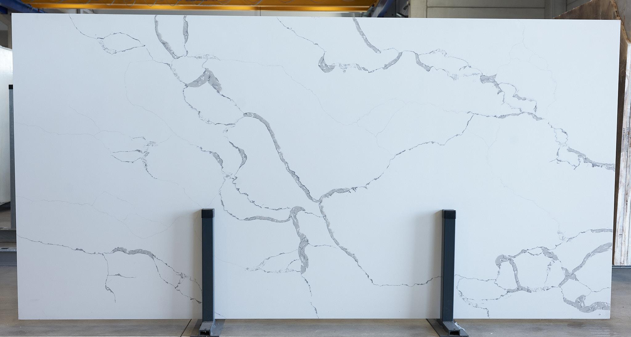 Naturstein, weiß mit Struktur, Quarz, Kompositstein, Alaska White, Rohtafel